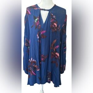 Free People teee swing Blue Floral printed rayon oversized tunic